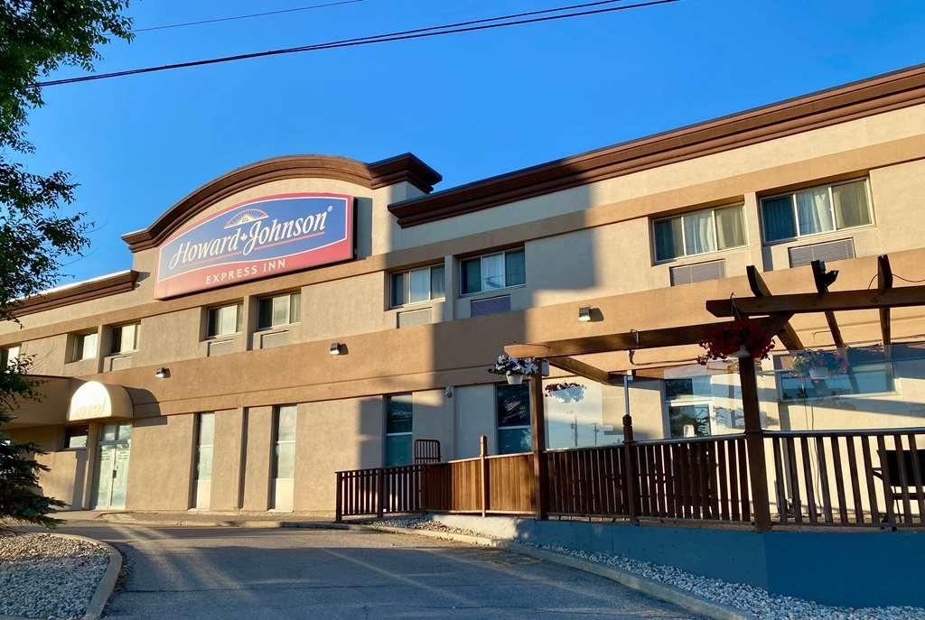 Howard Johnson By Wyndham Winnipeg West Exterior foto